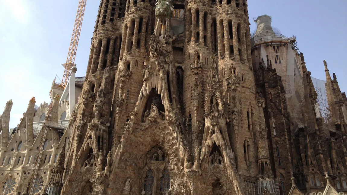 Pătratul magic de la intrarea catedralei Sagrada Familia şi falsul mit masonic al lui Gaudi FOTO