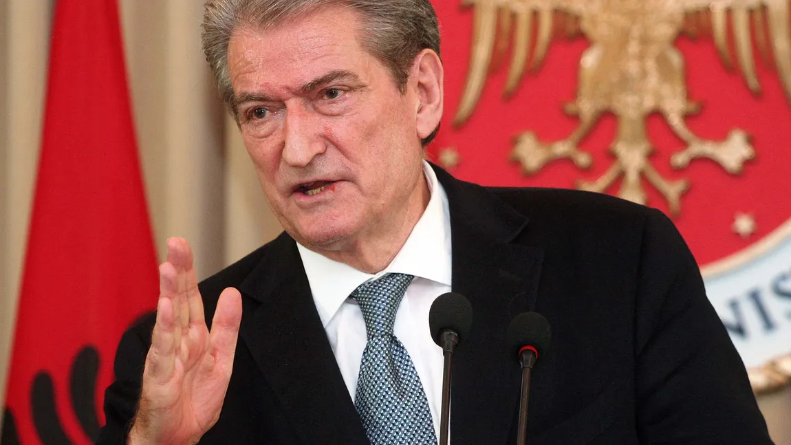 Un diplomat a INSULTAT un fost prim-ministru: Este PSIHOPAT şi ANORMAL