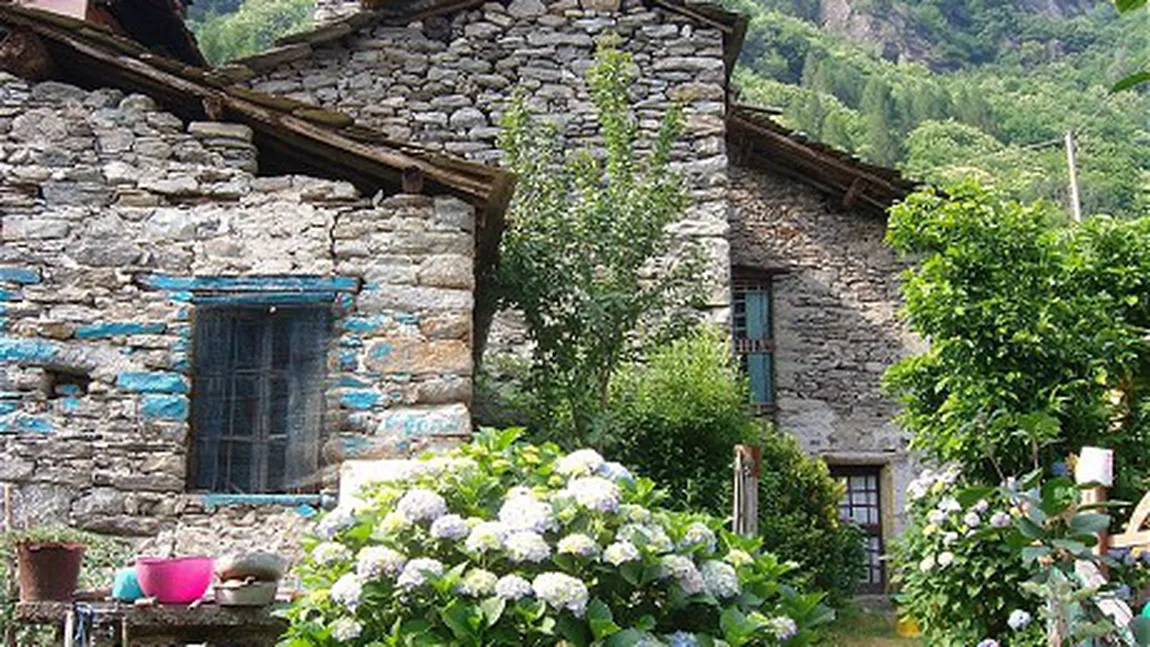 Un sat din Italia, scos la vânzare pe eBay
