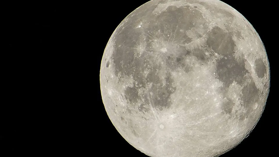 SuperLuna plina roz 7 aprilie 2020, cea mai stralucitoare a anului! Vesti pentru zodii in dragoste, cariera si relatii