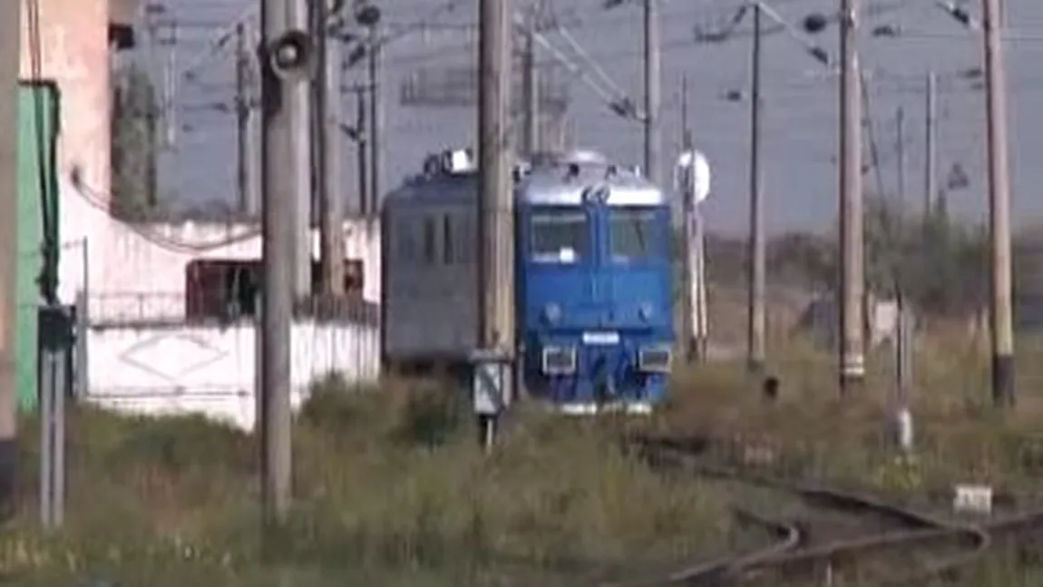 Un bărbat a fost lovit de un tren în timp ce traversa calea ferată