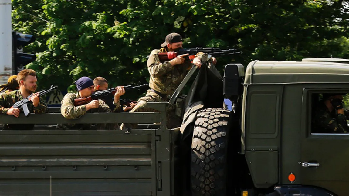 HAOS în Ucraina. Confruntările armate continuă în aproapierea locului unde s-a prăbuşit avionul malaiezian