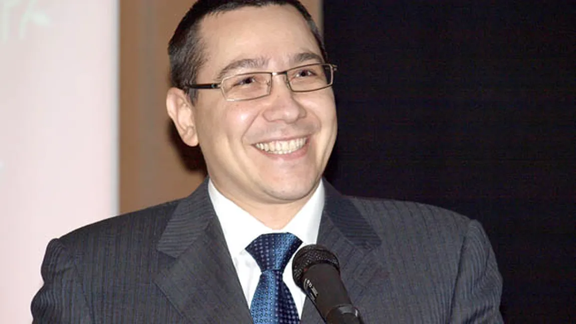 VICTOR PONTA, în hohote de râs la o emisiune TV. 