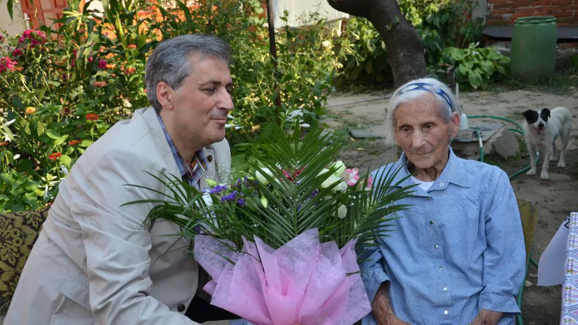 Cea mai BĂTRÂNĂ FEMEIE din România, premiată de primăria Caransebeş. Află câţi ani are