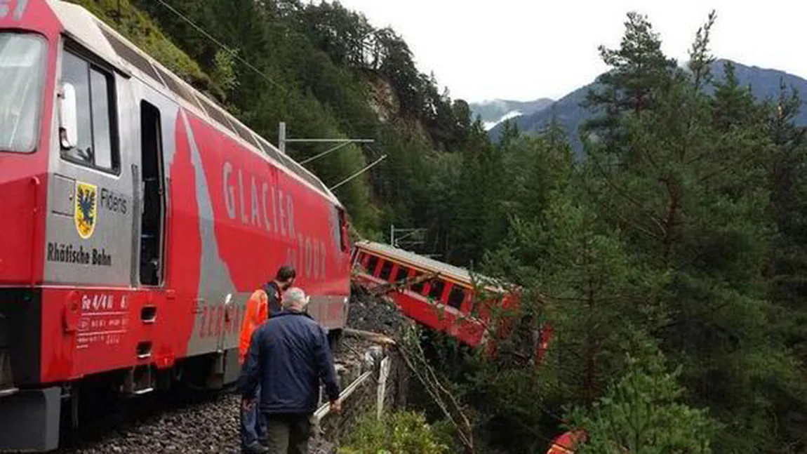 Imagini spectaculoase de la accidentul din Elveţia: Vagoanele au rămas 