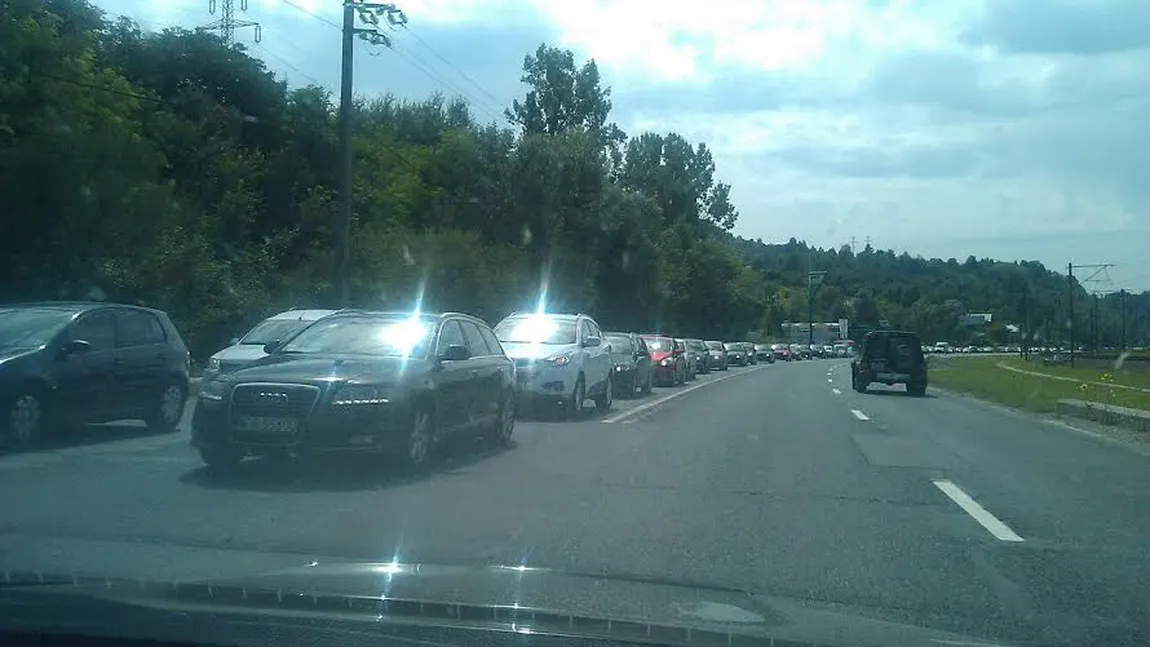 AGLOMERAŢIE pe DN1. Turiştii de pe Valea Prahovei se întorc acasă