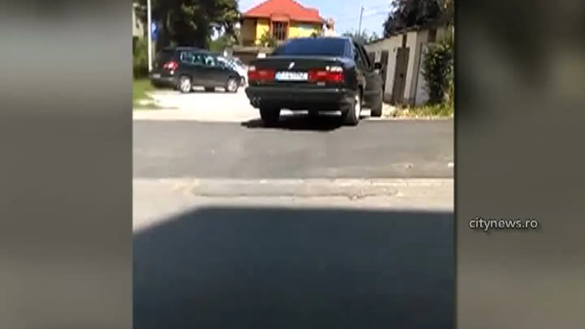 Imagini ULUITOARE pe o stradă din Cluj. Cum pune un TATĂ în pericol viaţa propriului copil VIDEO