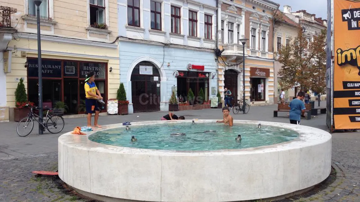 Fântânile arteziene din Cluj au devenit loc de scăldat pentru copii