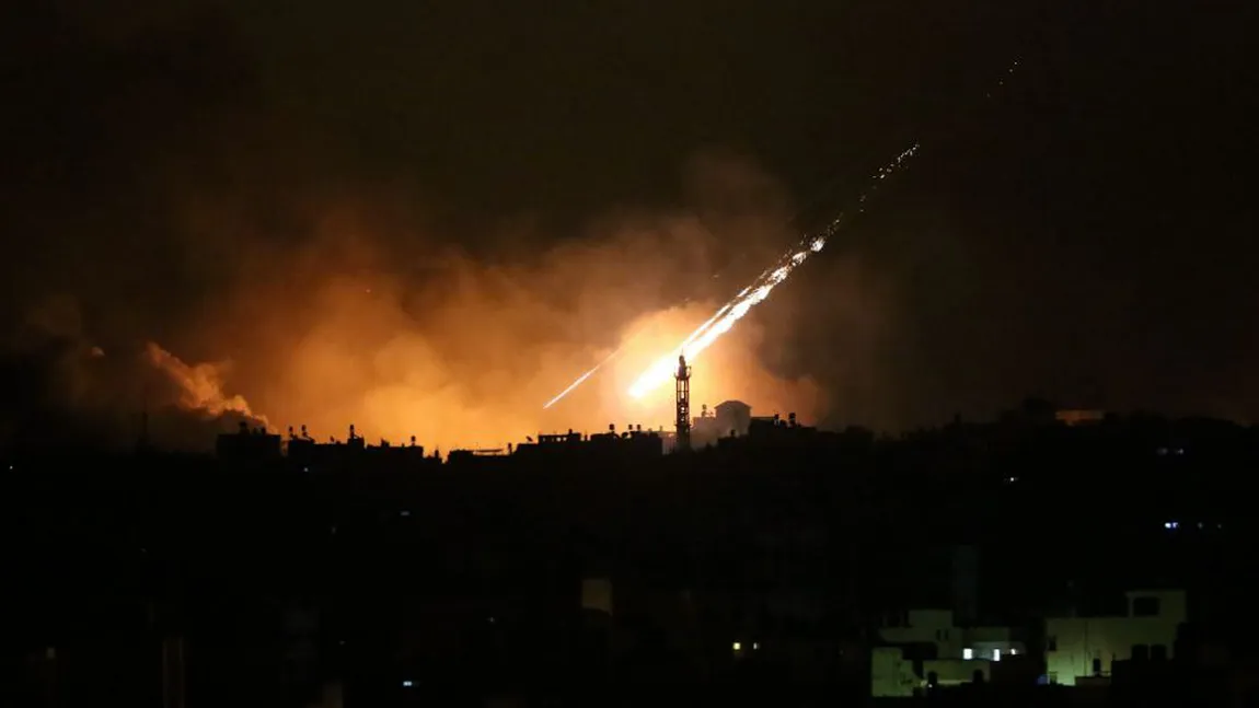 Bombardamente intense, atacul a durat toată noaptea după ce a fost doborâtă o rachetă dinspre Fâşia Gaza