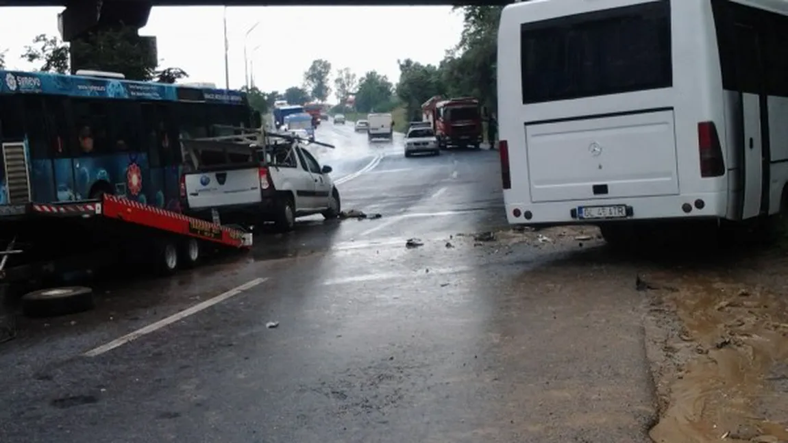 Accident TERIBIL cu un autobuz de transport călători, în Galaţi. Şapte persoane sunt la spital VIDEO