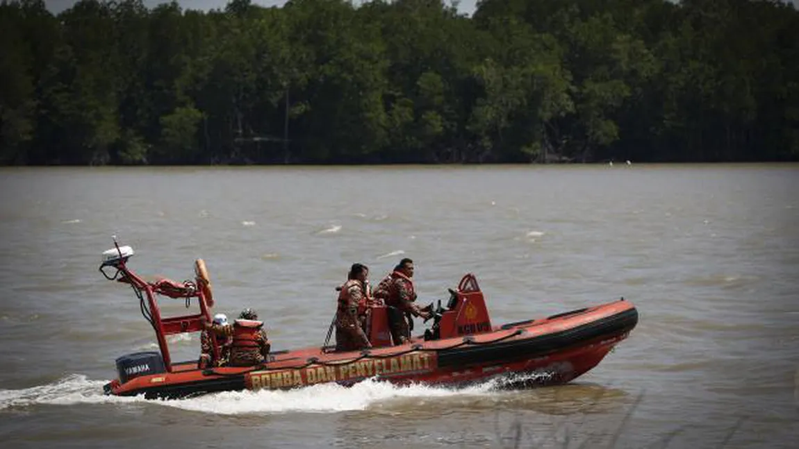 Un feribot cu 200 de persoane la bord a naufragiat în Bangladesh