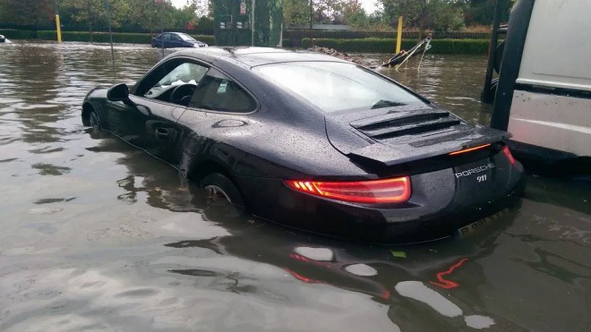 Fotografia zilei: De ce nu e bine să mergi cu Porsche-ul prin Constanţa