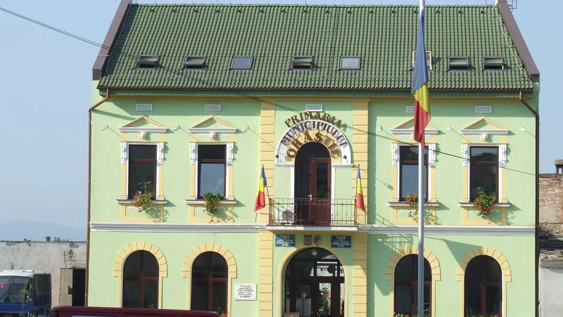 REVOLTĂTOR. Angajaţii unei primării au primit SPORURI, iar acum trebuie să le dea înapoi