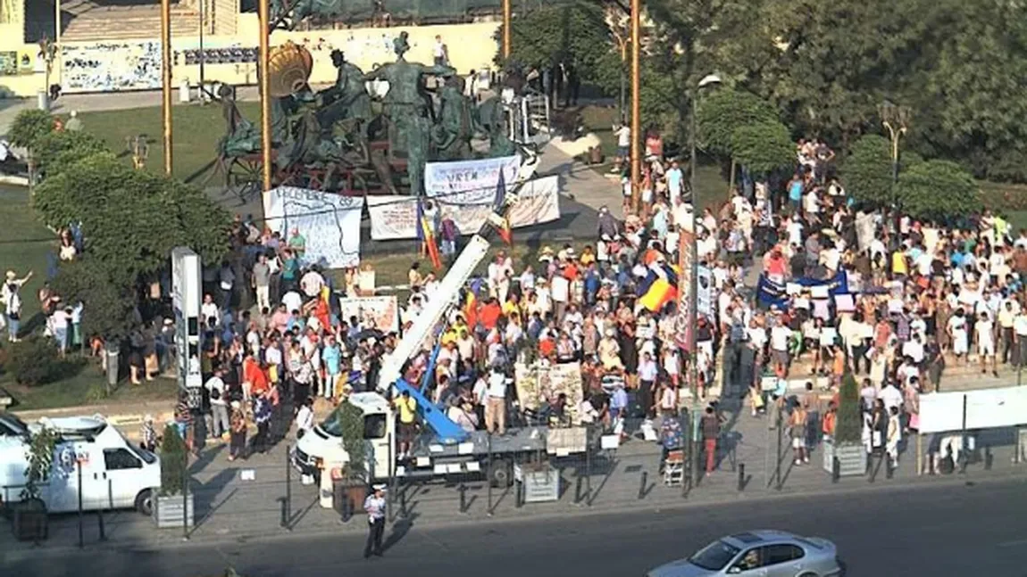 PROTEST la Universitate faţă de OUG privind traseismul primarilor