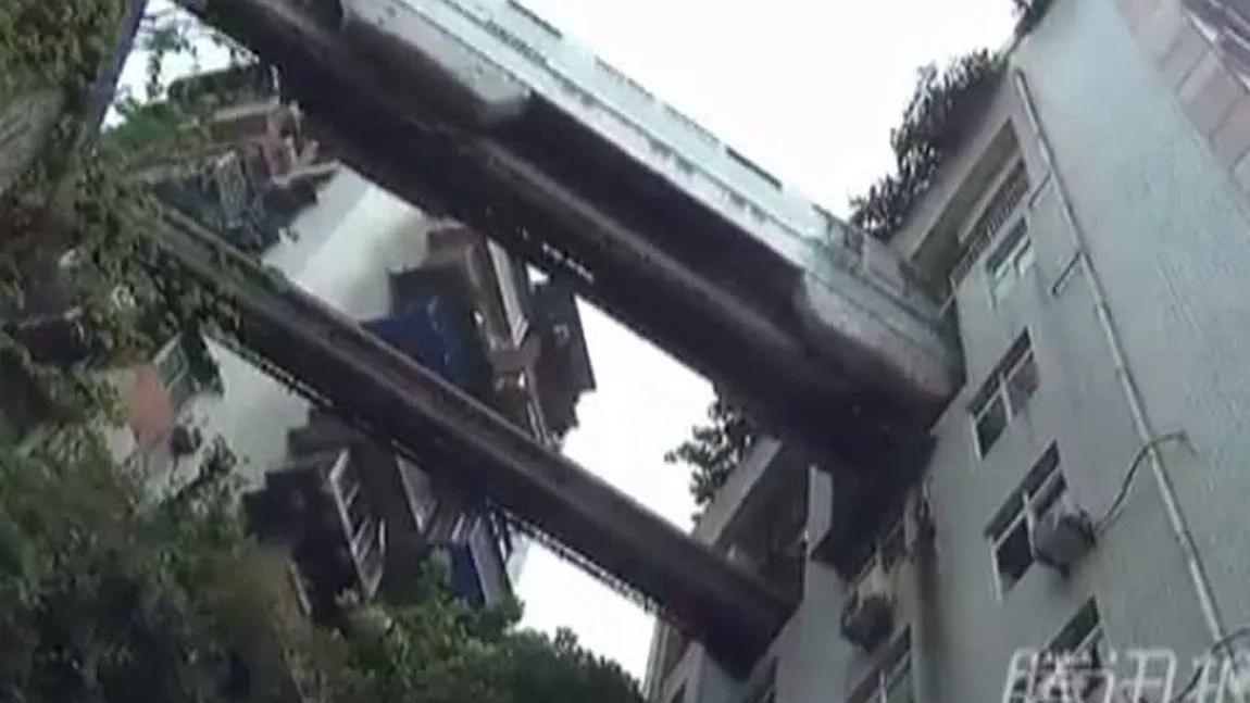 Staţie de tramvai la etajul unui bloc din China VIDEO