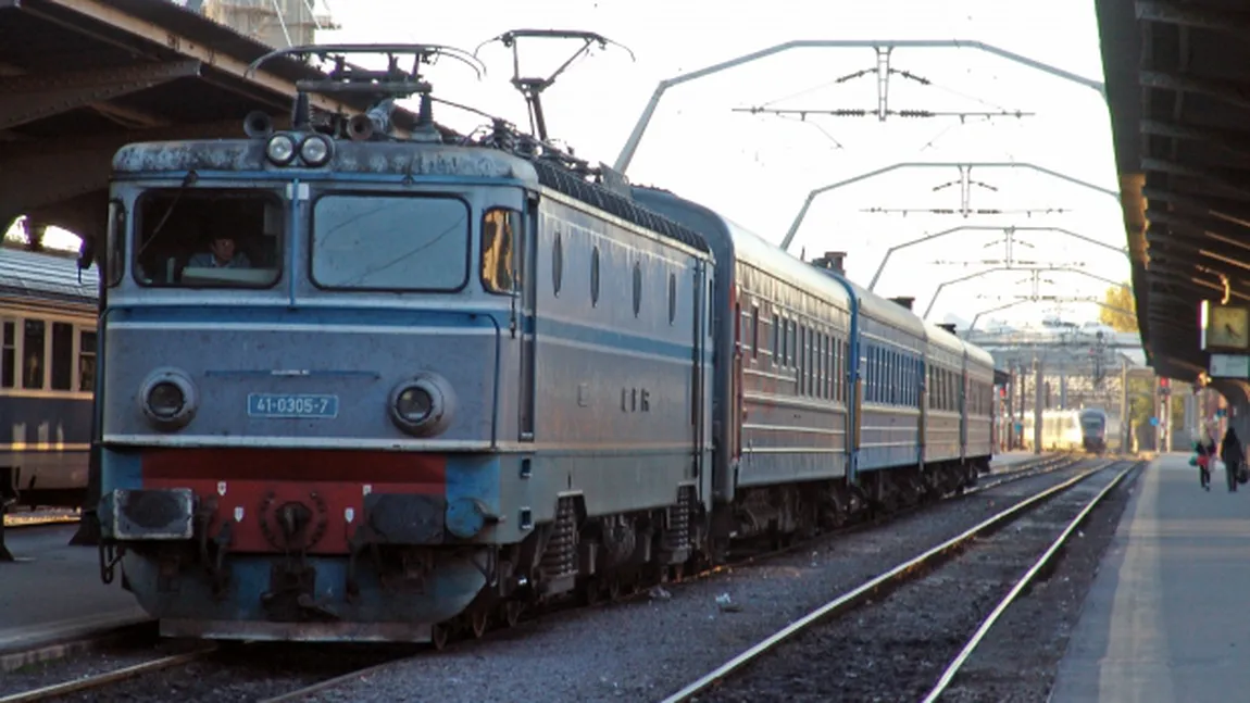 Toate trenurile din Gara de Nord, BLOCATE din cauza unor probleme la reţeaua electrică