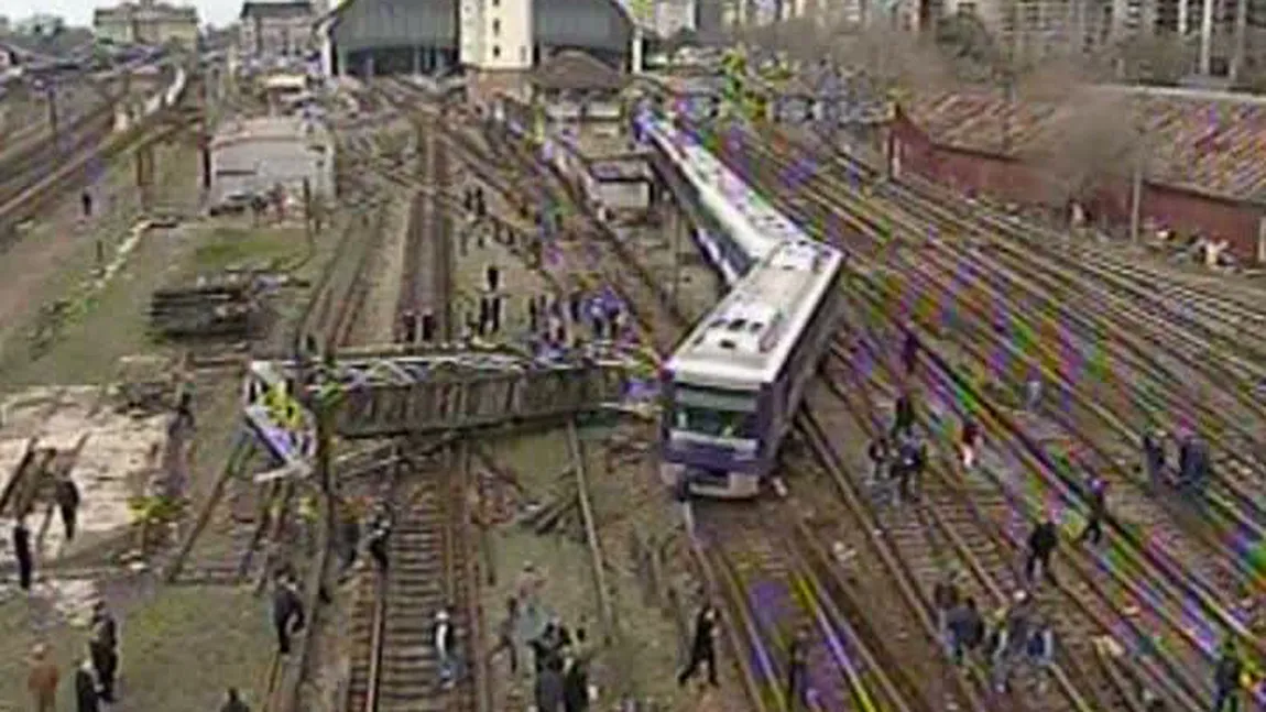 Un tren a deraiat în urma unei alunecări de teren, în Elveţia. 11 pasageri, răniţi