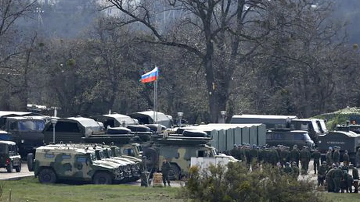 Rusia şi-a DUBLAT TRUPELE la graniţele cu UCRAINA: 45.000 de militari RUŞI sunt gata de o eventuală OFENSIVĂ