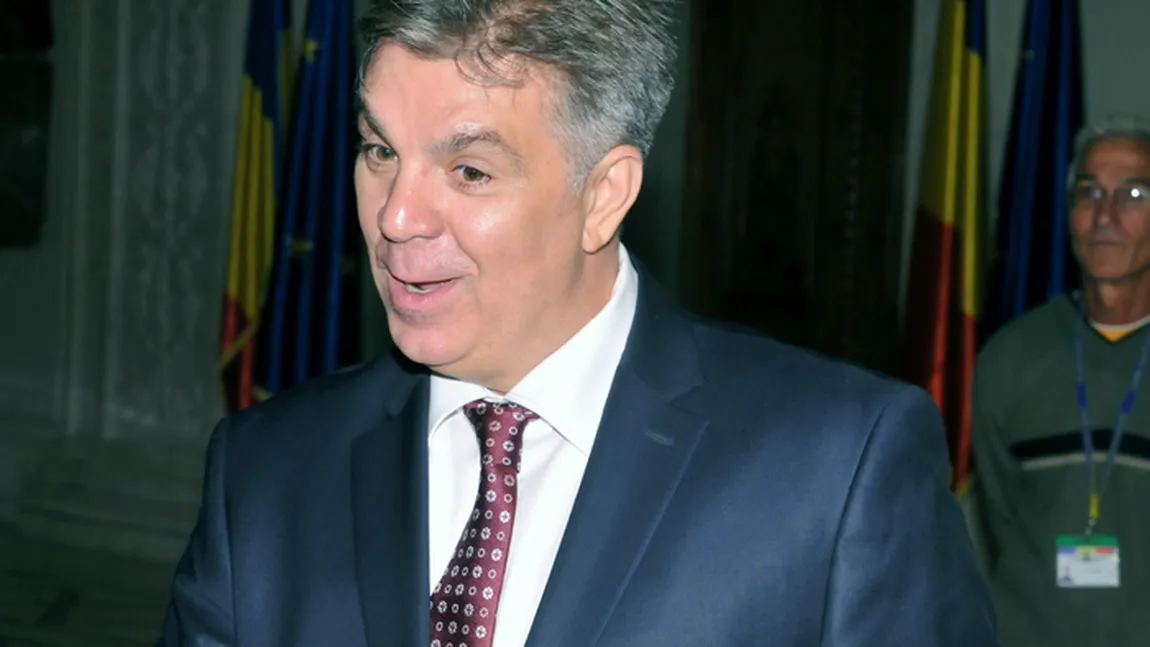 Zgonea: Iohannis este o matrioșkă politică, care îi ascunde pe toți oamenii cu probleme ai regimului Băsescu