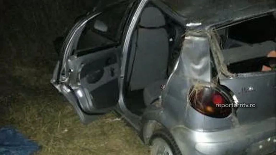 Un şofer beat s-a lovit de mai mulţi copaci şi s-a răsturnat cu maşina VIDEO
