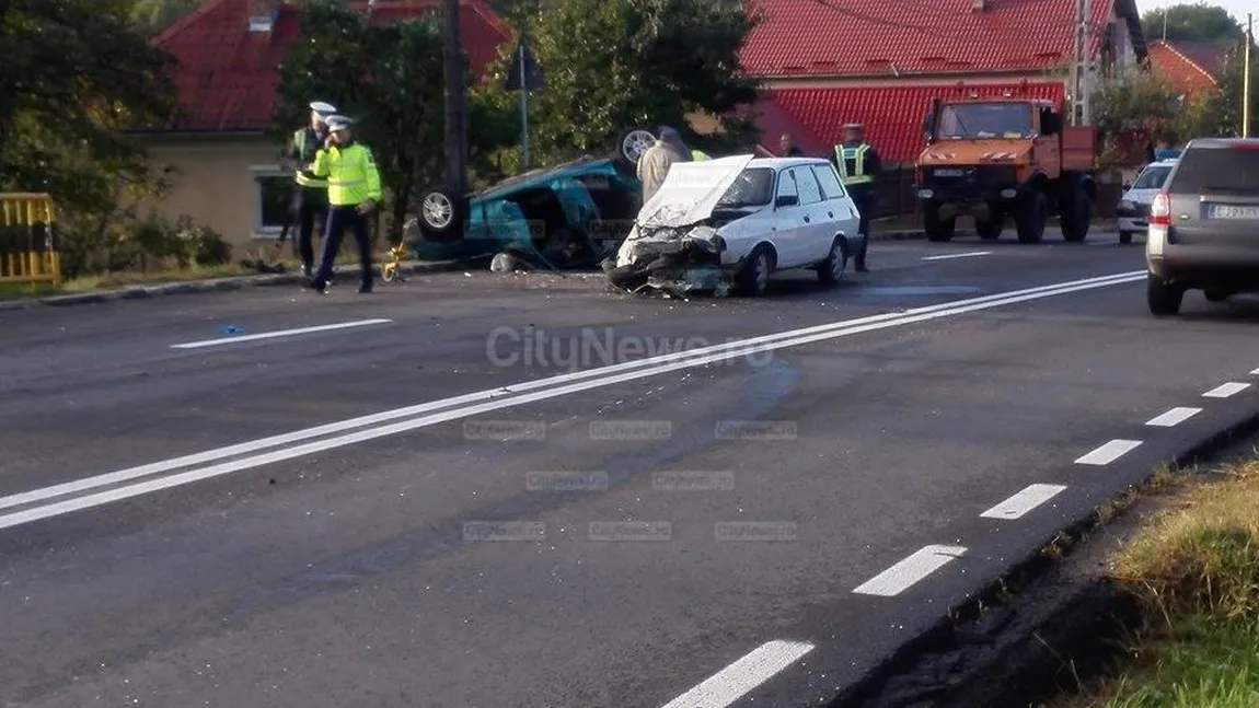 CARAMBOL cu TREI maşini în Cluj. Şapte persoane au fost rănite