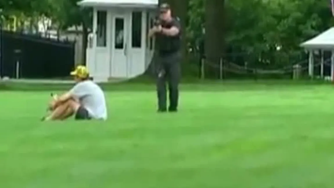 ALERTĂ la Casa Albă: Un bărbat a sărit gardul de securitate VIDEO