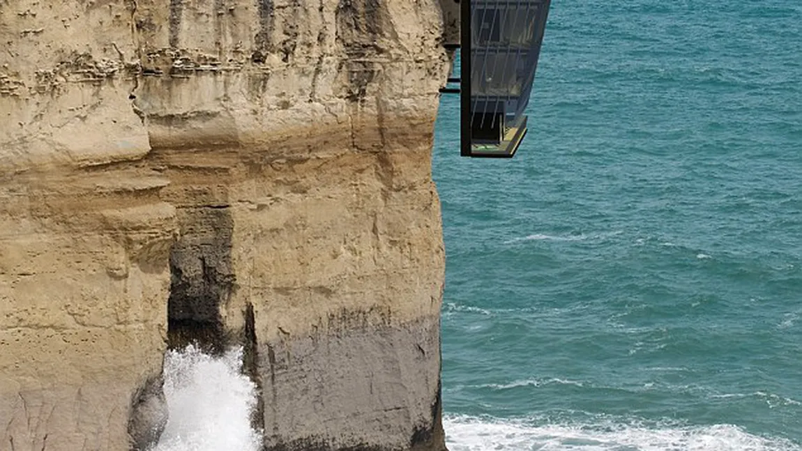 Casa SUSPENDATĂ din Australia, unde oceanul 