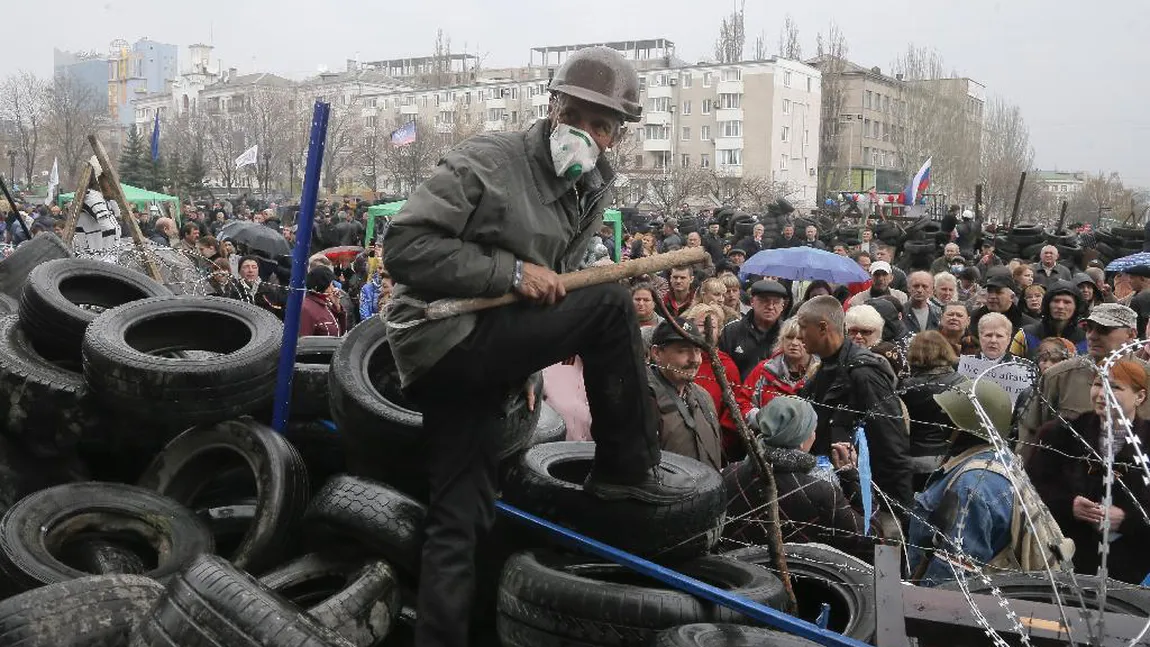 Criza din Ucraina: Trei civili ucişi luni în bombardamente la Doneţk, în pofida acordului de pace