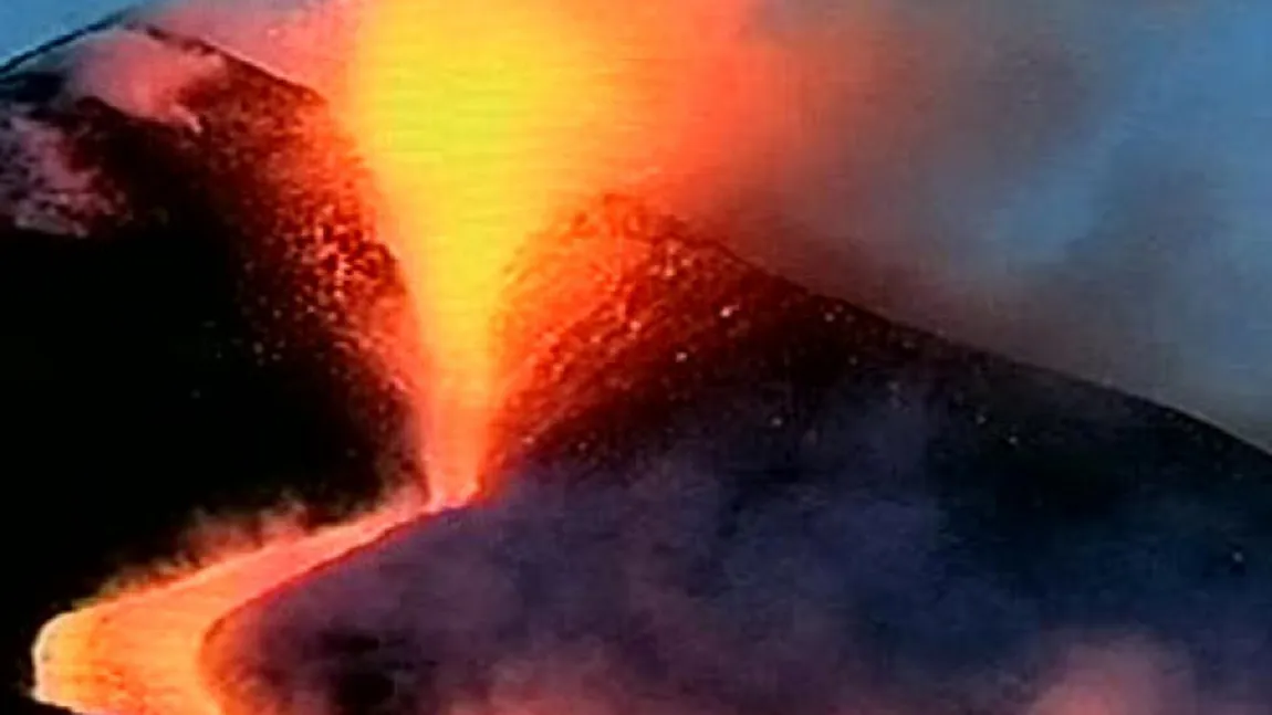 Erupţie vulcanică în centrul Japoniei: O persoană a murit, peste 30 de RĂNIŢI şi trafic aerian DEVIAT UPDATE