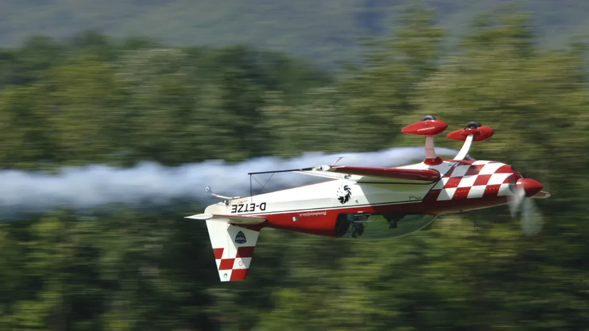 Francesco Fornabaio a murit după ce s-a prăbuşit cu avionul. Pilotul participase la AEROMANIA. VIDEO