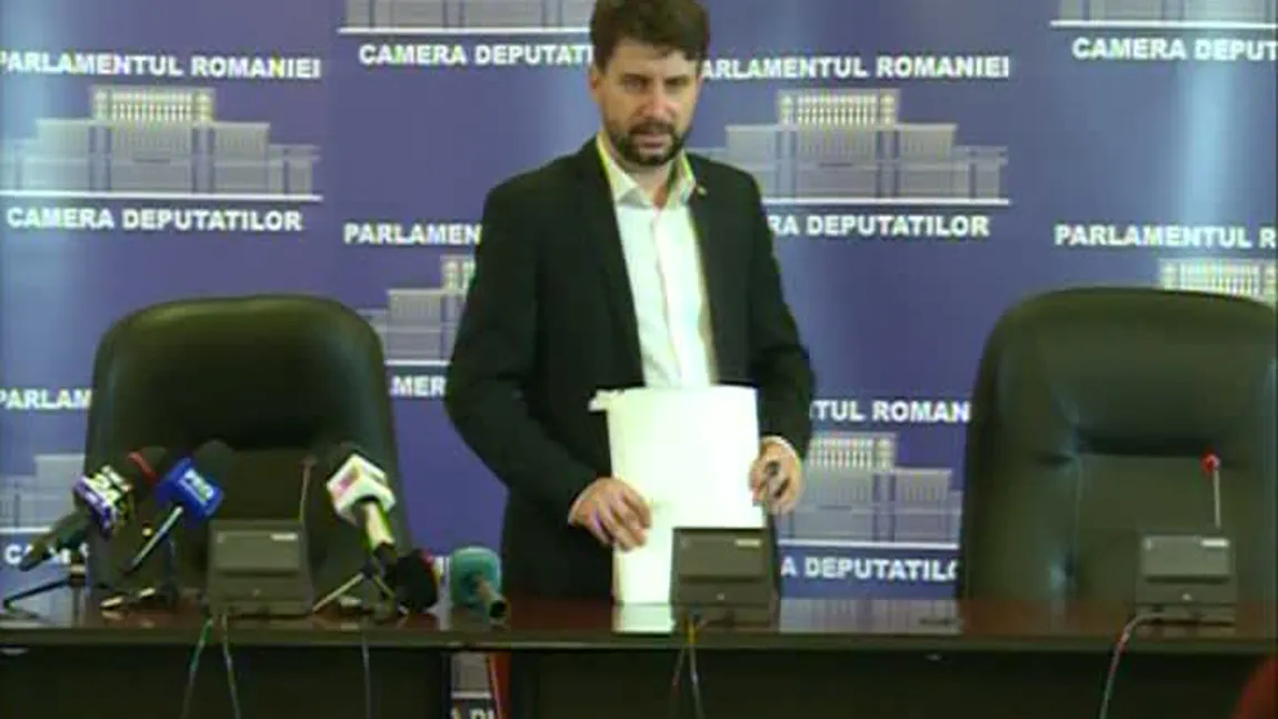 Deputatul grevist a dormit miercuri noapte în Parlament