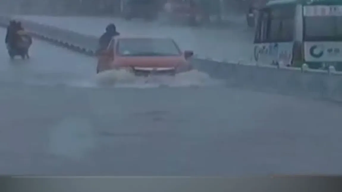Cel puţin 11 morţi şi 4 dispăruţi în urma puternicelor precipitaţii din China