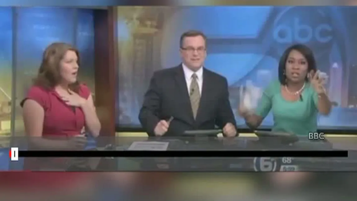 Un liliac a intrat în studio, în direct, în timpul unei emisiuni TV. Vezi reacţia amuzantă a prezentatorilor