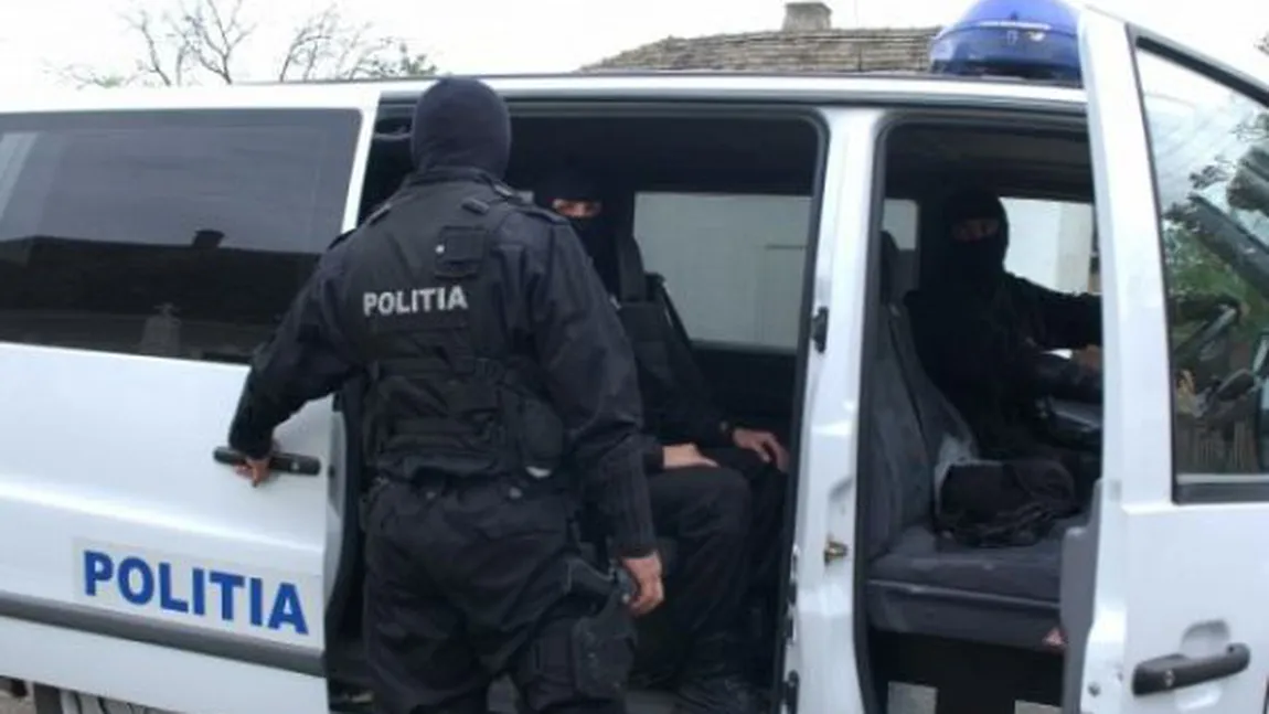 PERCHEZIŢII la proxeneţii din Olt. Mai multe fete, SECHESTRATE şi obligate să se prostitueze