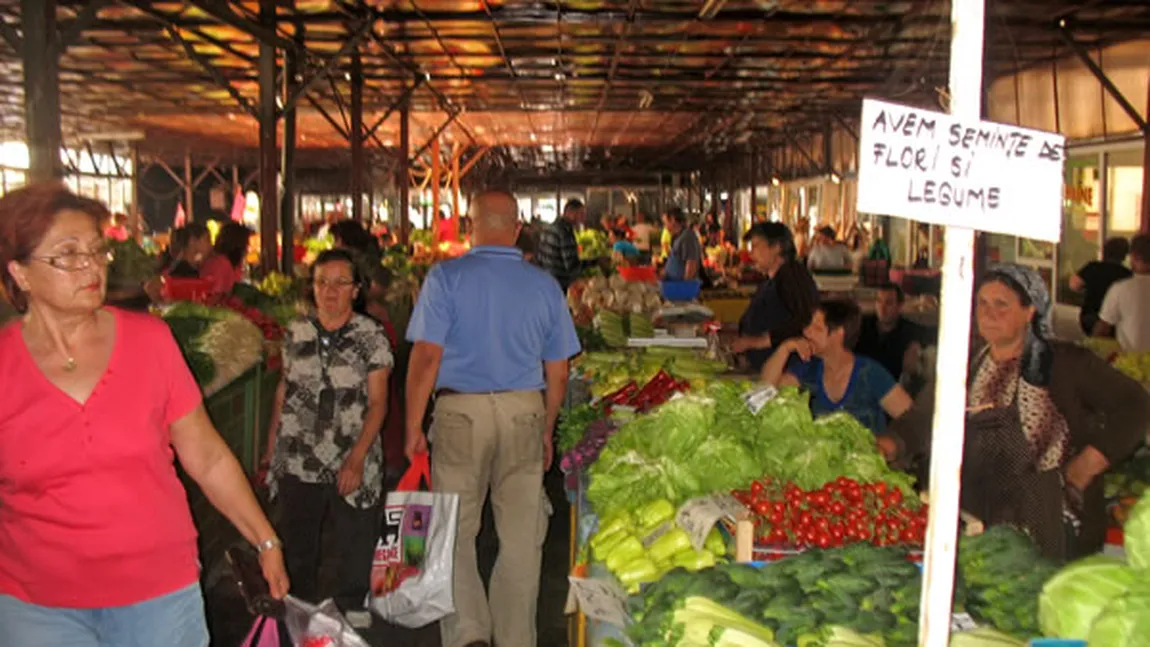 Produse expirate în Piaţa Gorjului din Capitală. Poliţiştii au dat mai multe AMENZI