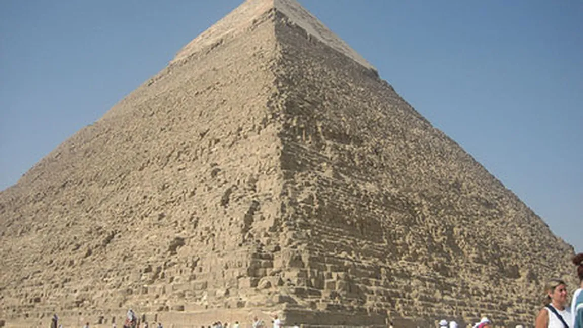 Egiptul a recuperat fragmentele sustrase de doi cercetători germani din piramida lui Keops