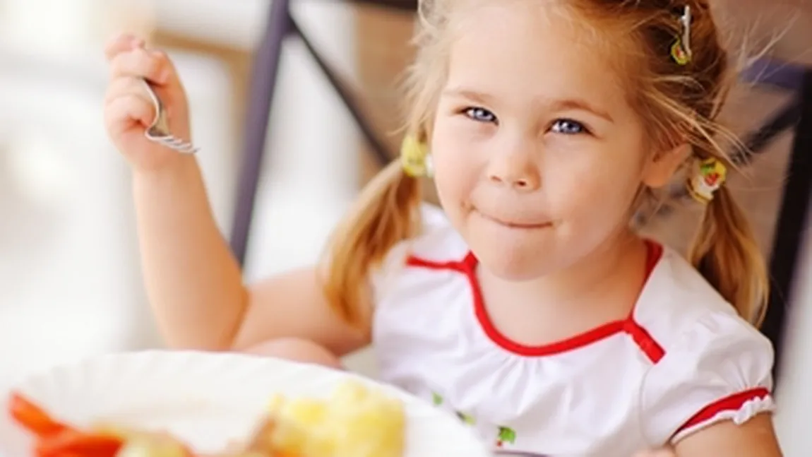 Câte mese trebuie să aibă un copil pe zi şi de ce e nevoie de disciplină alimentară