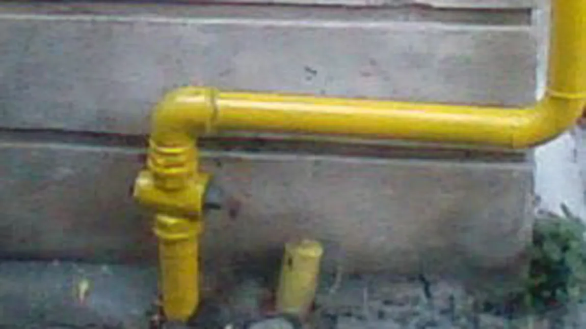 Dorel distruge din nou: Un muncitor constructor în stare de EBRIETATE a spart o ţeavă de GAZ