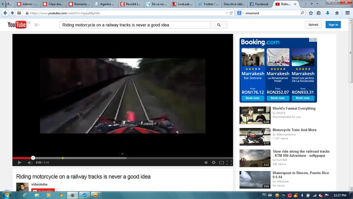 Cursa GROAZEI. Clipe dramatice pentru un motociclist care merge pe şinele de tren VIDEO