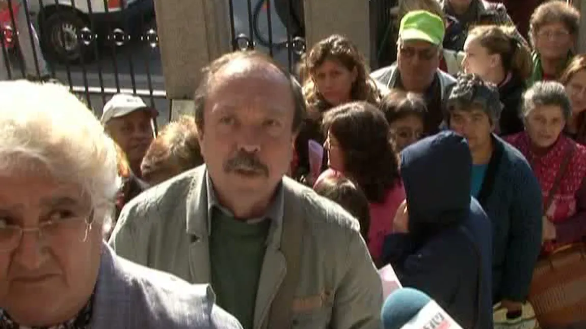 Cozile umilinţei la ajutoarele pentru încălzire. Sute de oameni au stat la cozi imense VIDEO