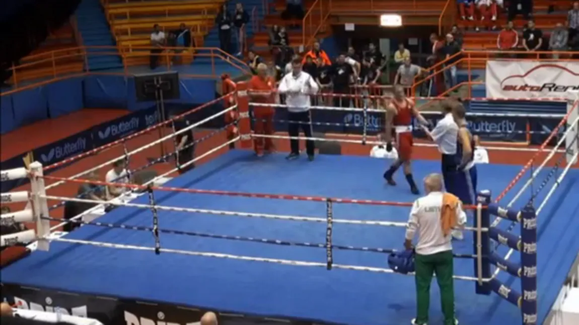 HALUCINANT. Un arbitru de box a fost luat la bătaie în ring, de un pugilist VIDEO