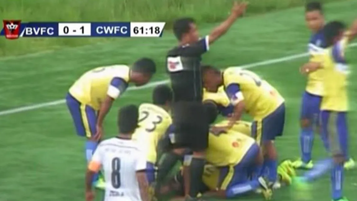 Moarte ŞOCANTĂ. Un fotbalist şi-a rupt gâtul în timp ce se bucura de marcarea unui gol VIDEO
