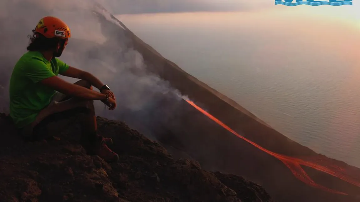 Pe schiuri în cenuşa vulcanului. Coborâre extremă pe versanţii Etnei VIDEO