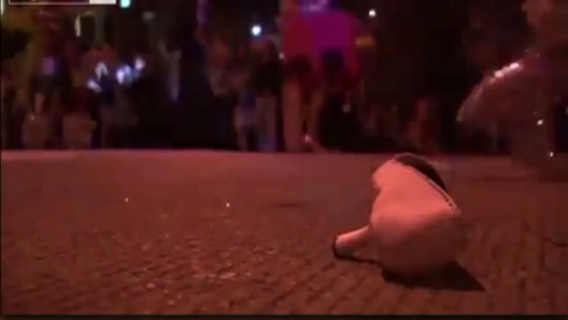 Cursa TRAVESTIŢILOR. Cu BĂRBAŢII sus pe TOC, aleargă şi cad în BOT VIDEO
