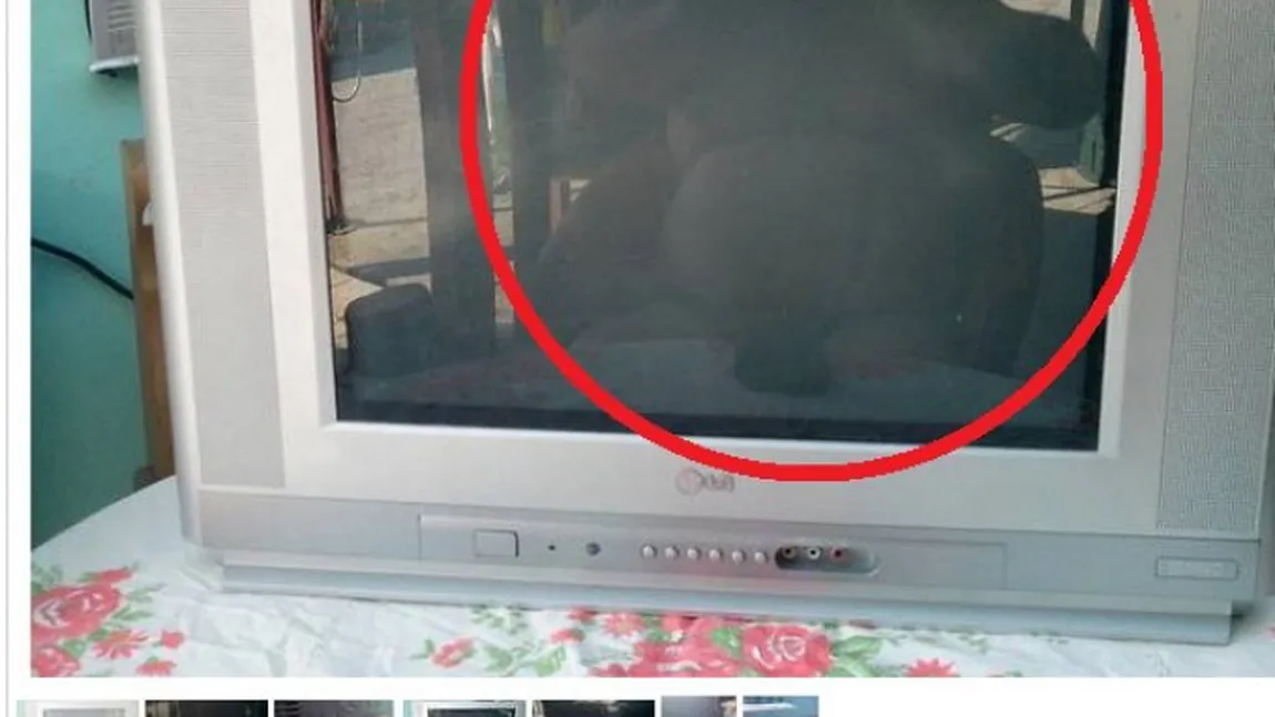 A vrut să vândă un televizor. Poza postată l-a făcut vedetă pe Internet. Toţi râd de el acum