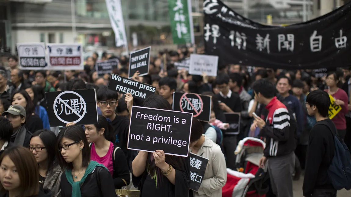 Hong Kong: Mii de persoane se mobilizează pentru noi manifestaţii