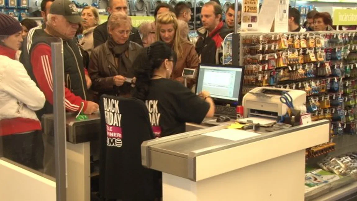 BLACK FRIDAY 2014. Românii au distrus conceptul zilei reducerilor împrumutate de la americani