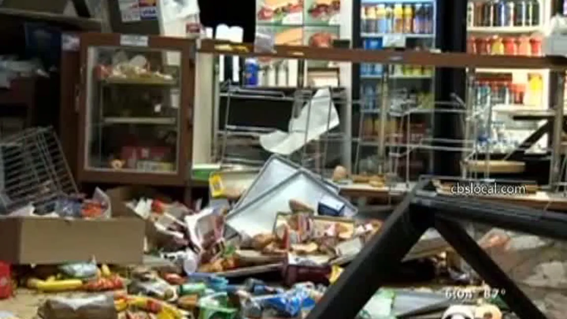 Accident spectaculos: Un bărbat, la un pas de moarte. O maşină a intrat prin zidul unui magazin VIDEO
