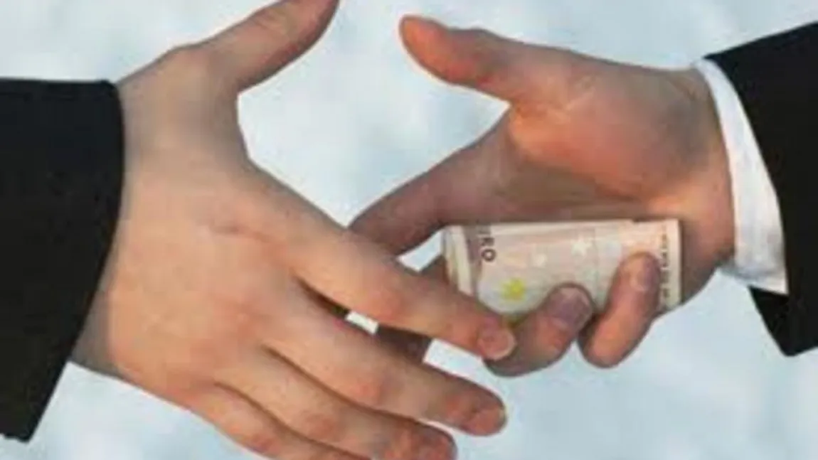 MITĂ la Ministerul Sănătăţii. Un olandez a dat bani şi excursii unor funcţionari pentru a câştiga licitaţii