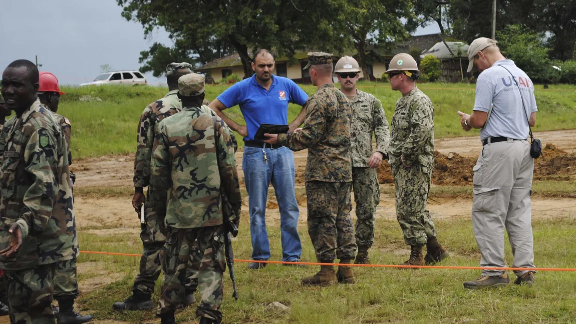 Pentagonul luptă cu EBOLA: Toţi MILITARII care vin din misiuni, din Africa de Vest, vor fi puşi în CARANTINĂ